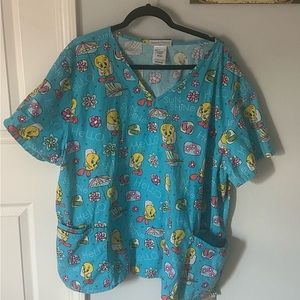 Looney tunes nursing top.  Size 3x. Worn but in good condition.